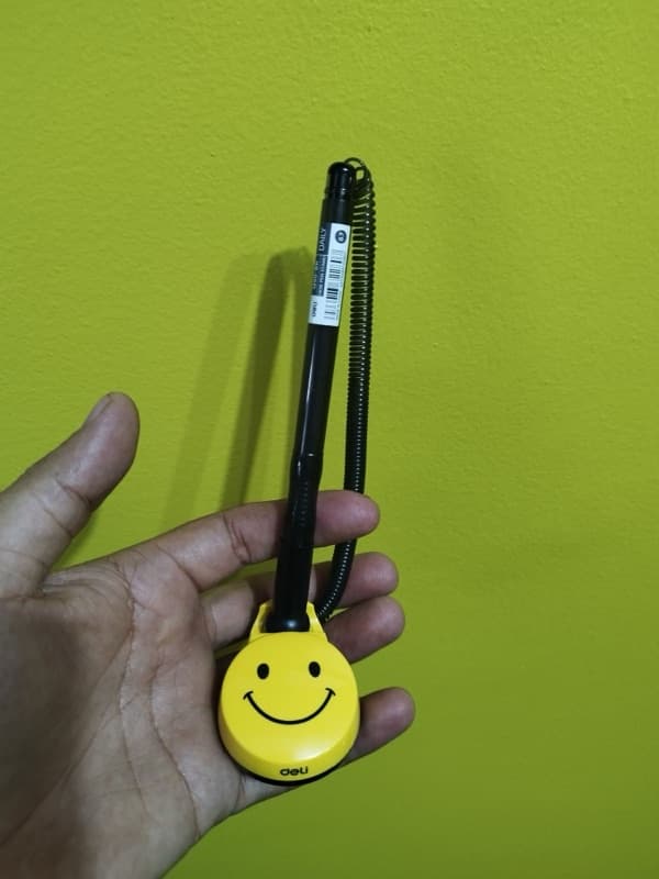 Desk Pen With Stand 0.7 Mm Ball Pen /Table Pen Smiley